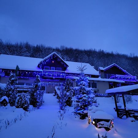 Dumbrava Ursului Hotel Zărneşti Exterior foto