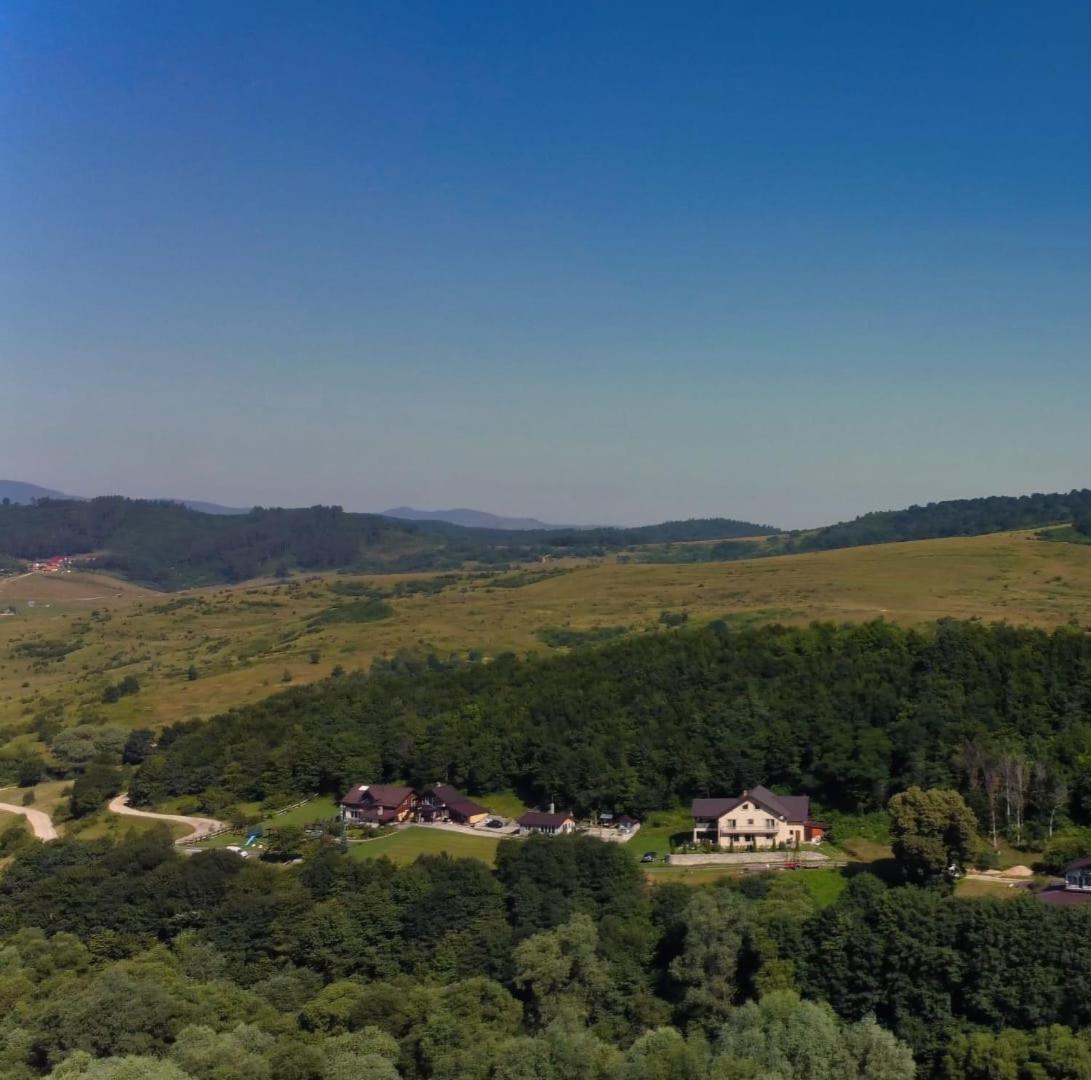 Dumbrava Ursului Hotel Zărneşti Exterior foto